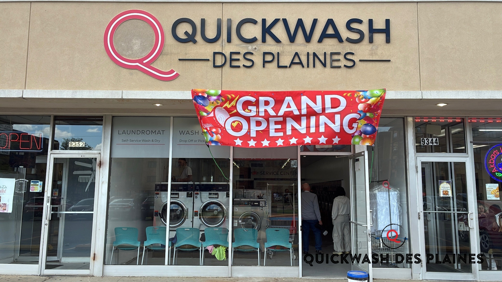 Self serve laundromat near 60025 IL at Quick Wash Des Plaines