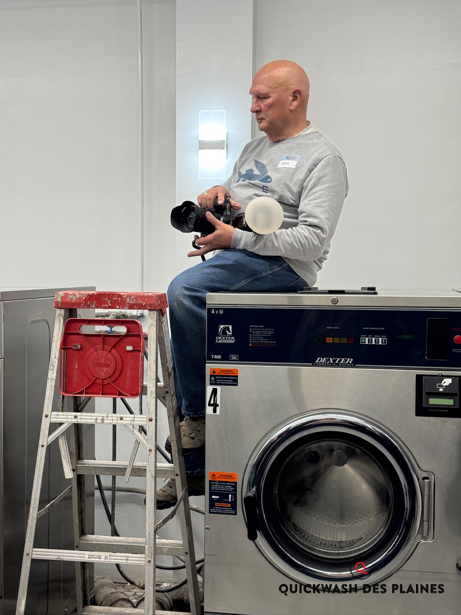 self service laundry near 60077 IL at Quick Wash Des Plaines