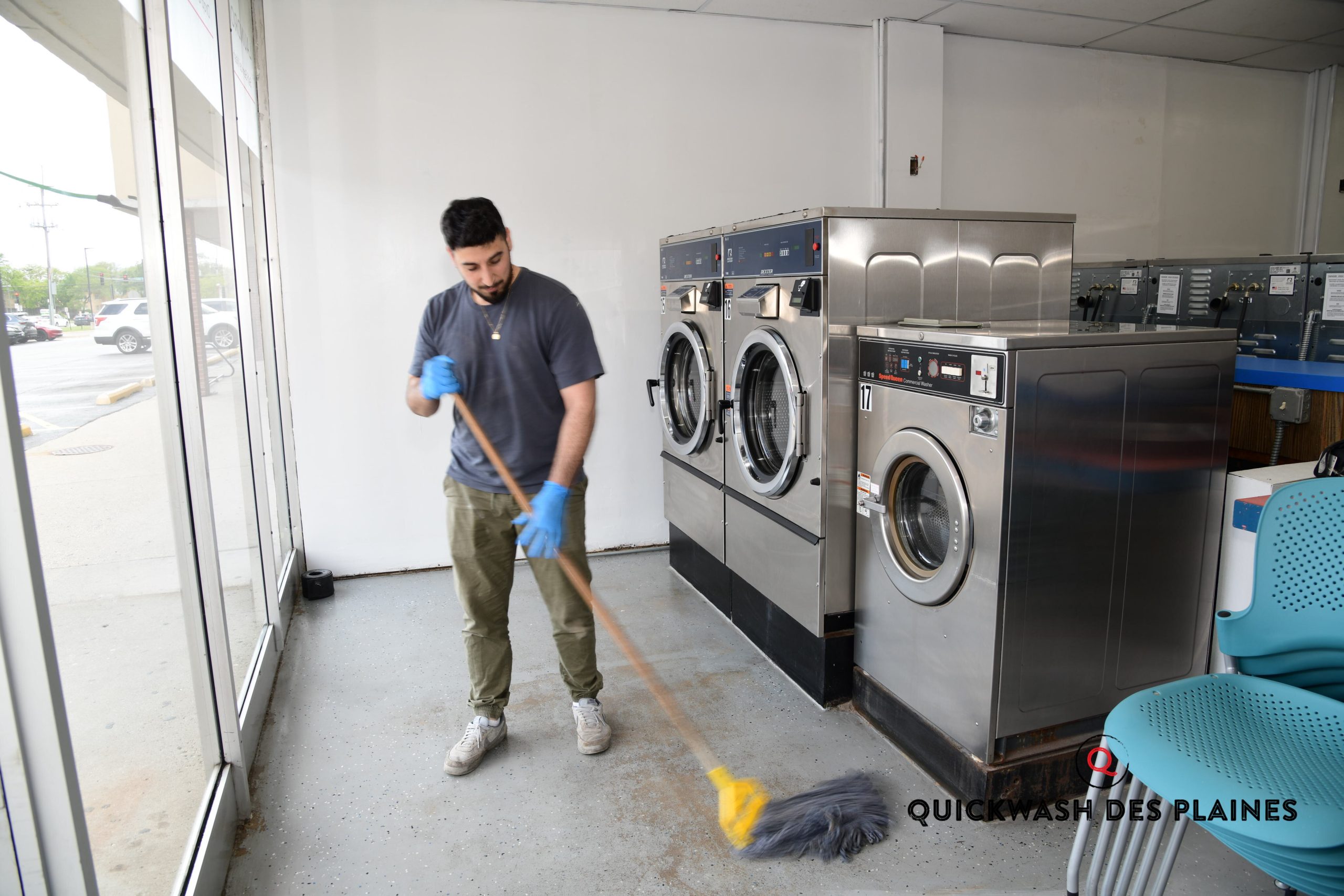 clean self serve laundromat near 60077 IL