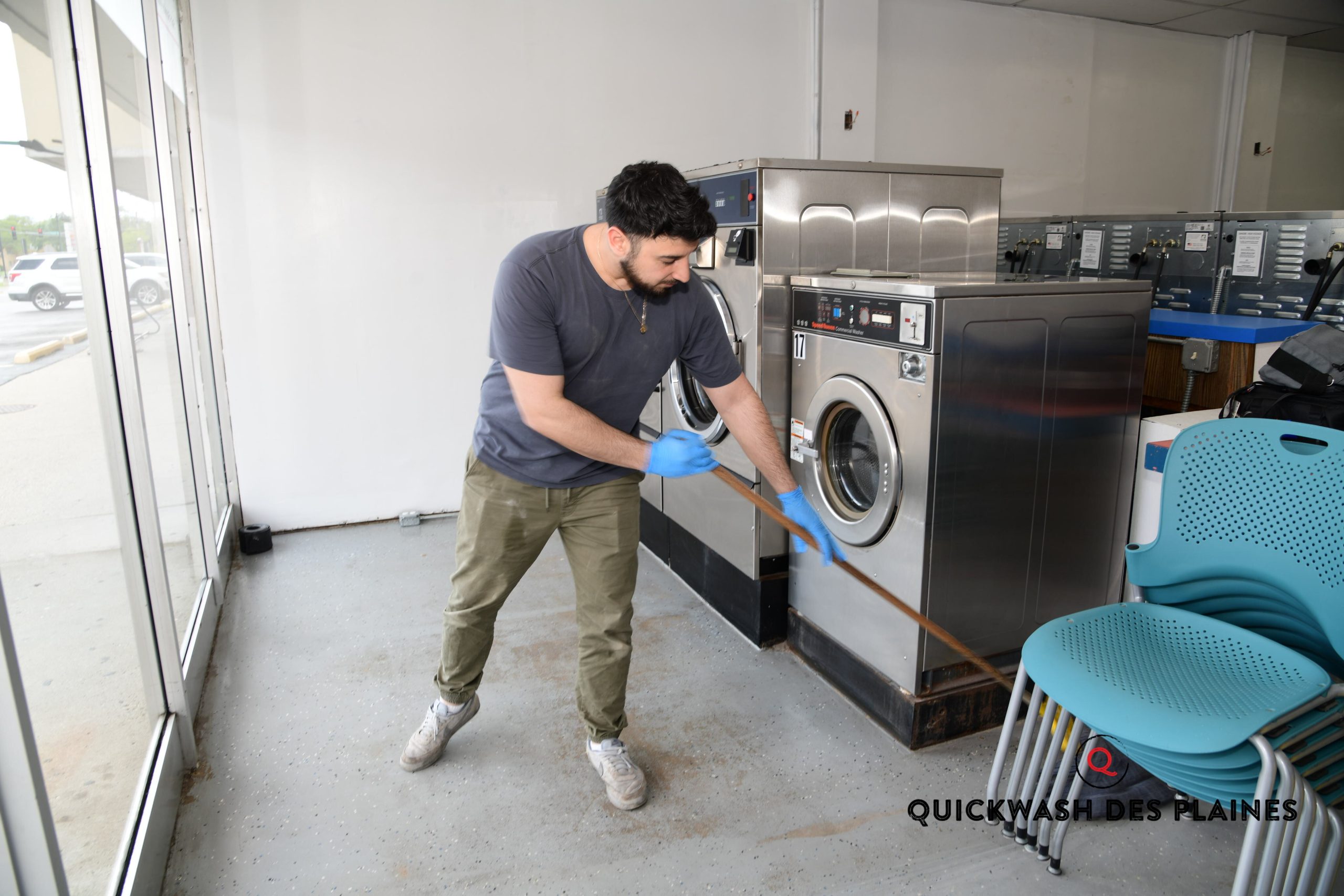 Clean modern self serve laundry near Glenview IL
